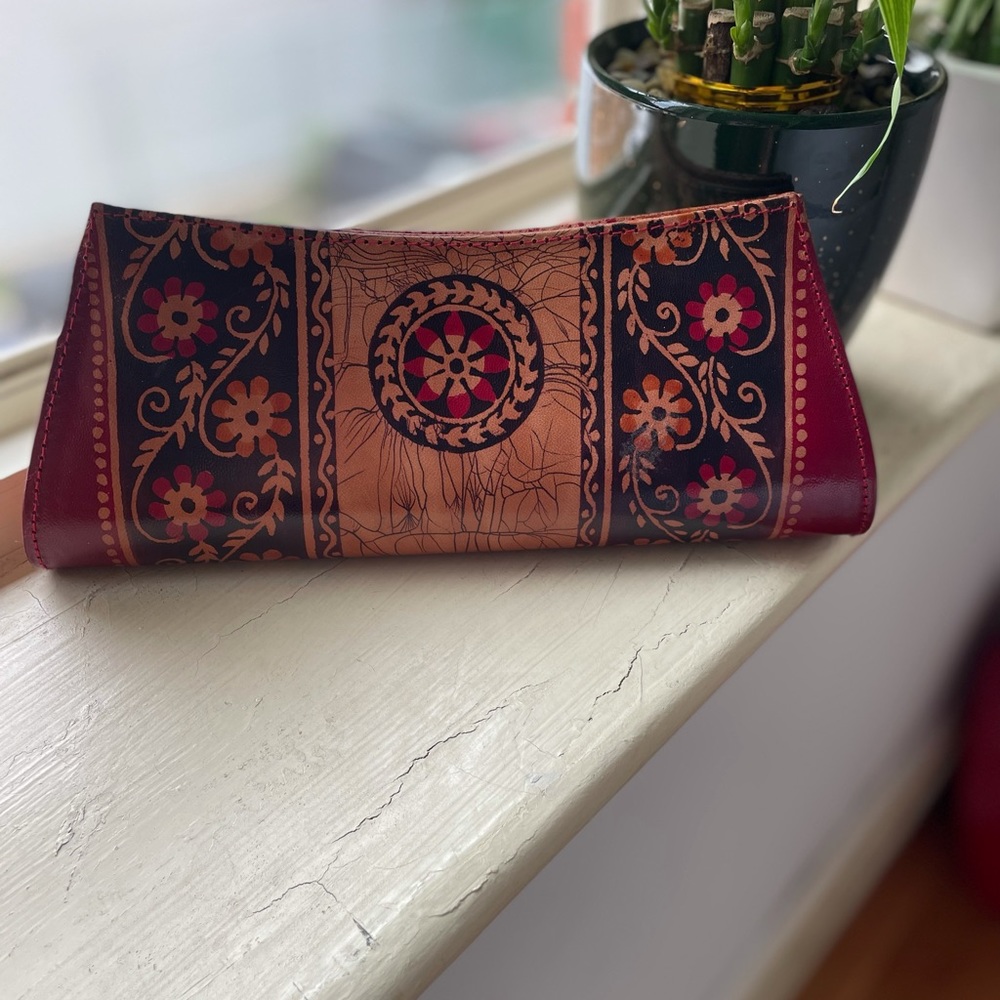 NWOT - Beautiful Indian Clutch